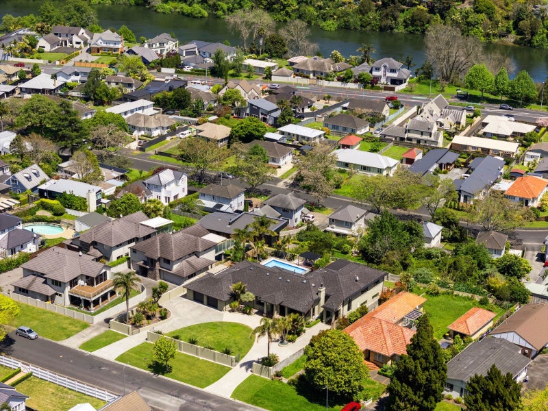 27 Dalethorpe Avenue, Fairfield, Hamilton - Carousel 40