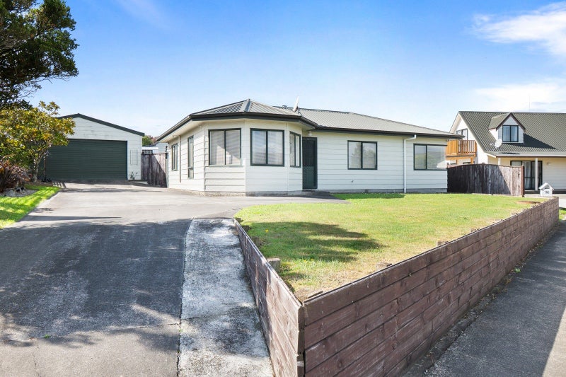 38 Dahlstrom Grove, Kelvin Grove, Palmerston North - Carousel 1