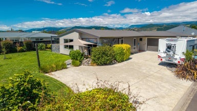 25 Wanderers Avenue, Brightwater - Carousel 1