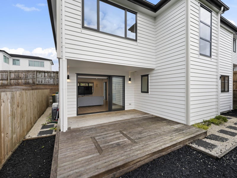 34C Fruitvale Road, New Lynn, Auckland - Carousel 1