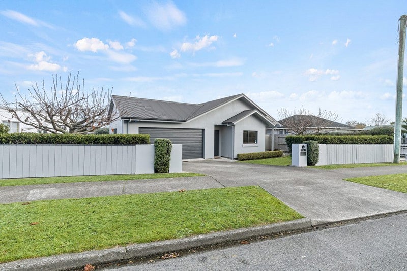 2 Pharazyn Street, Feilding, Feilding - Carousel 1