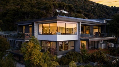 27 Amelia Crescent, Waikawa, Picton - Carousel 1