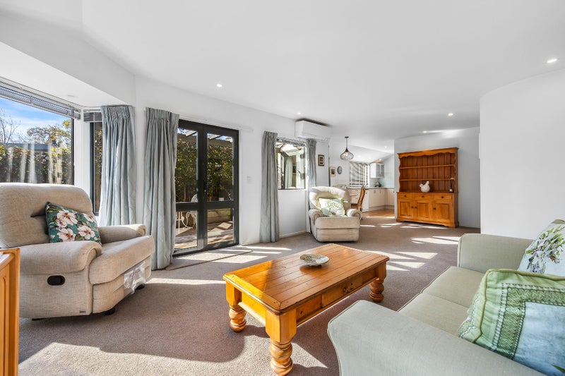 6B Saint Leonards Square, Sumner, Christchurch - Carousel 2