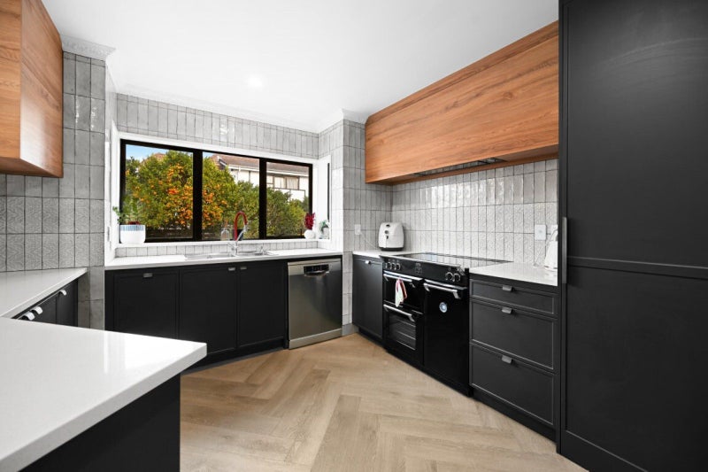 21 Nielsen Gardens, Rototuna, Hamilton - Carousel 2