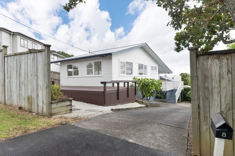 8 Hauraki Crescent, Pinehill, Auckland - Carousel 1