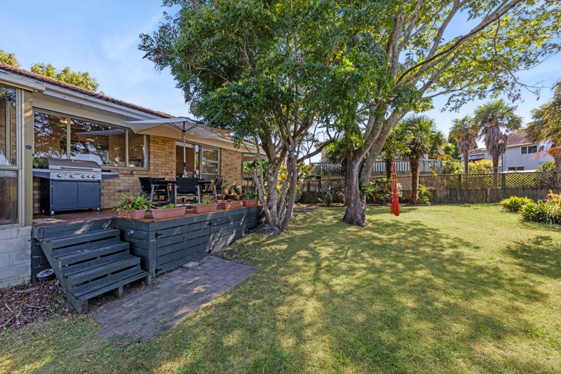 24 Hoylake Place, Wattle Downs, Auckland - Carousel 2