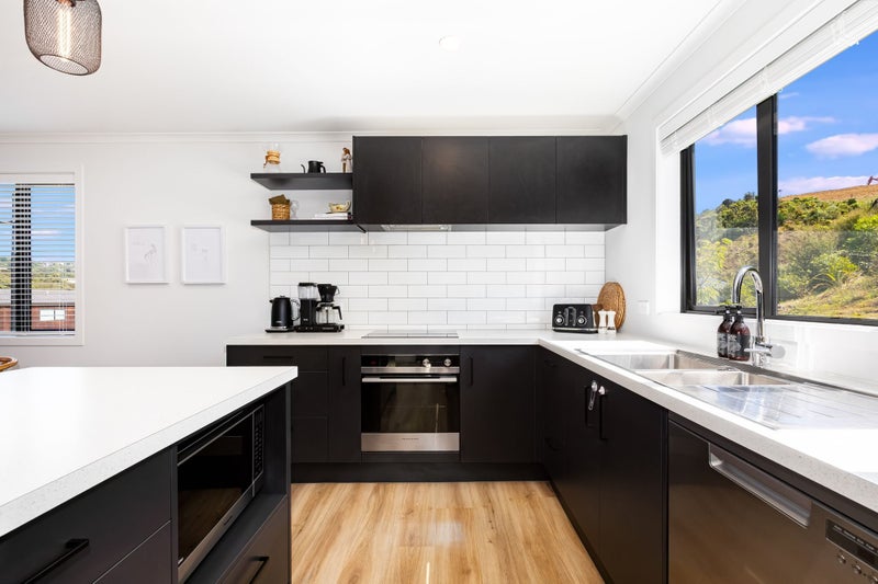 7 Holystone Road, Whitby, Porirua - Carousel 2