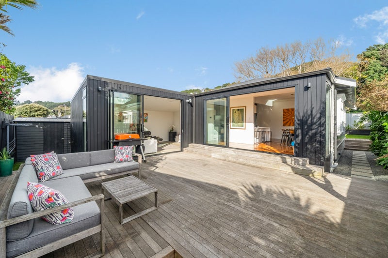 10 Ruahine Street, Hataitai, Wellington - Carousel 2