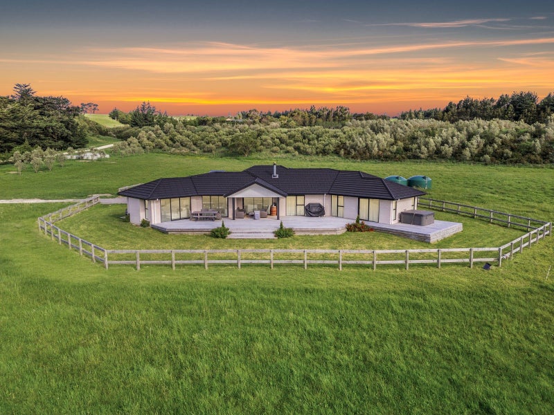 137 Te Maire Road, Featherston - Carousel 1