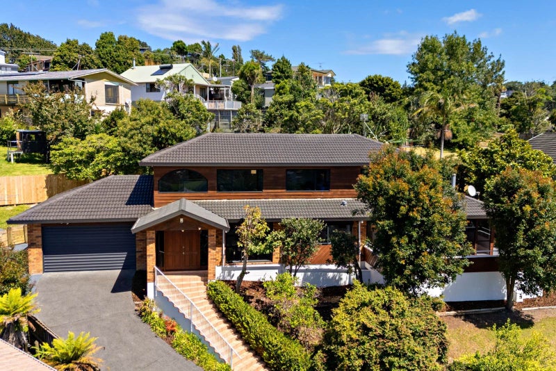 60 Bayside Drive, Browns Bay, Auckland - Carousel 1