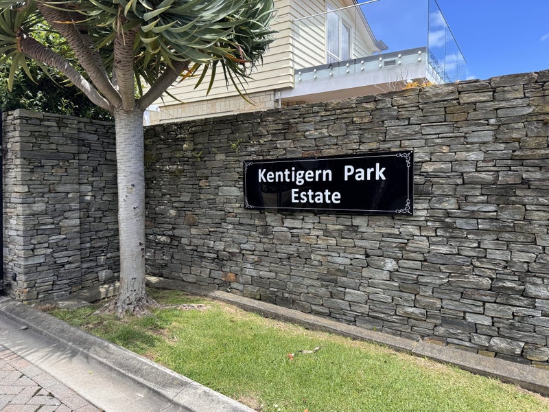 44 Grammar School Road, Pakuranga, Auckland - Carousel 16