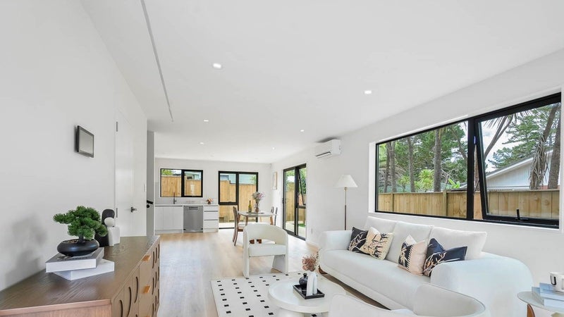 26F Crompton Road, Massey, Auckland - Carousel 1