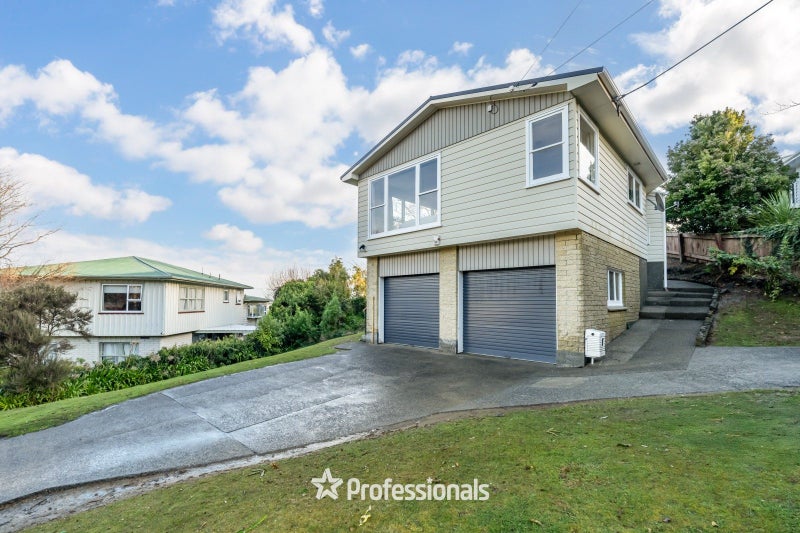22 Vista Grove, Kelson, Lower Hutt - Carousel 1