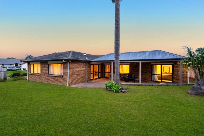 70 Lothian Brae, Wattle Downs, Auckland - Carousel 2