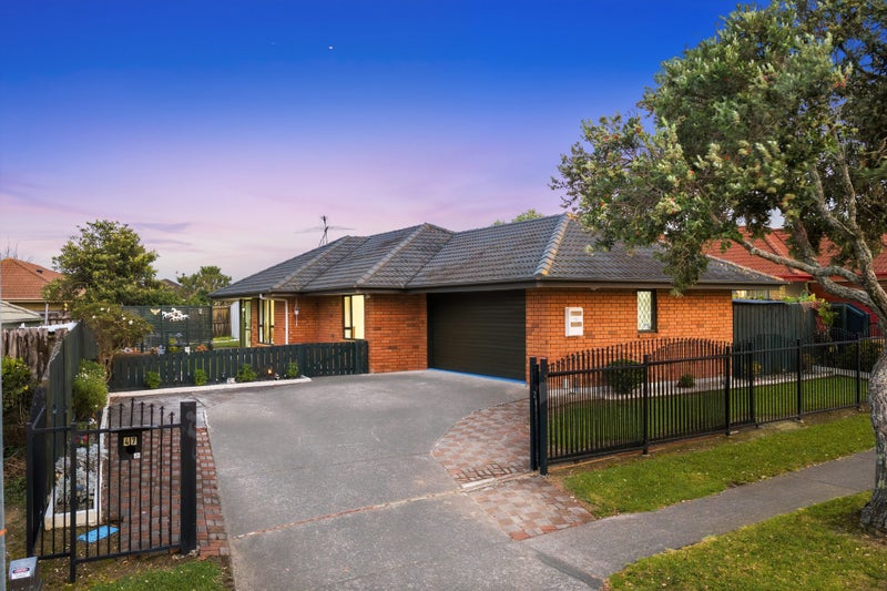 47 Michael Jones Drive, Flat Bush, Auckland - Carousel 1