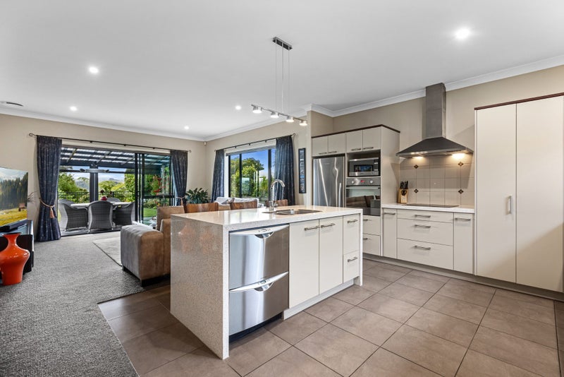 40 Rexford Heights, Pyes Pa, Tauranga - Carousel 2