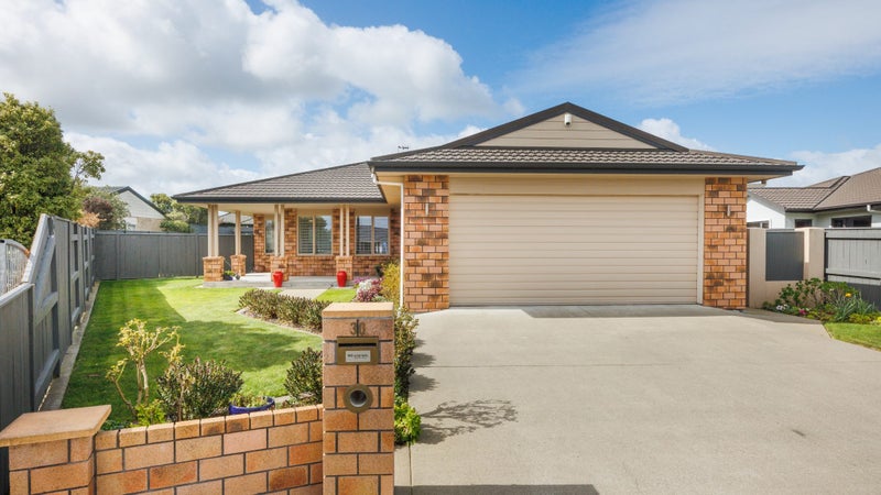 30 Daniel Place, Kelvin Grove, Palmerston North - Carousel 1