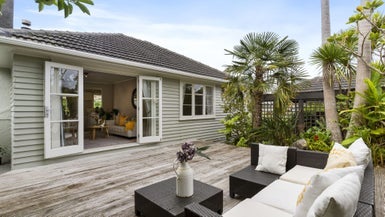 1/18 Roberts Road, Glenfield, Auckland - Carousel 1