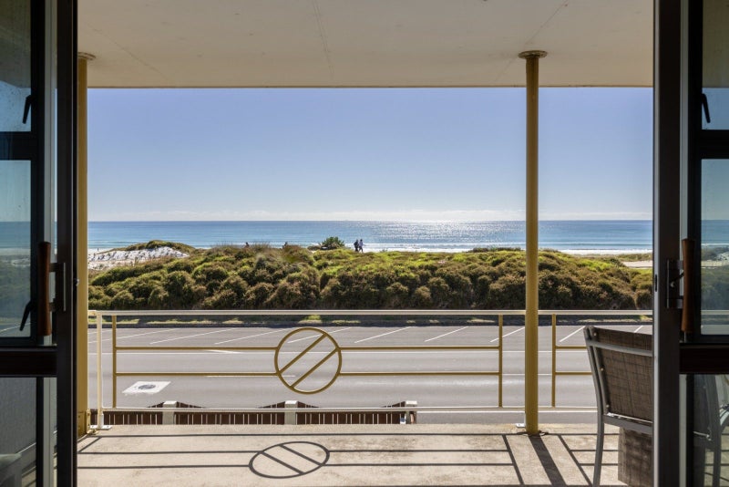128 Marine Parade, Mount Maunganui, Mount Maunganui - Carousel 2