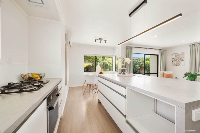 2/2 Kenneth Hopper Place, Manly, Whangaparaoa - Carousel 1