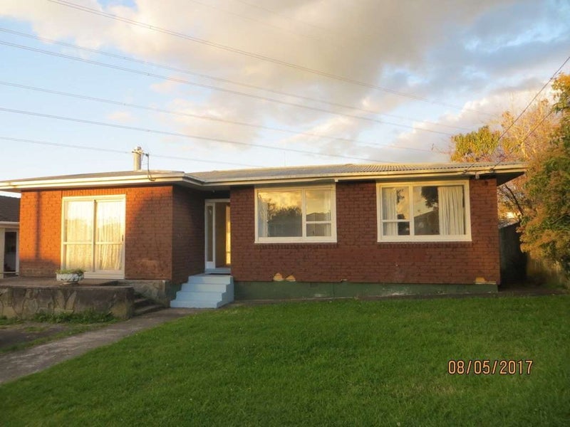 11 Emerson Road, Clover Park, Auckland - Carousel 1