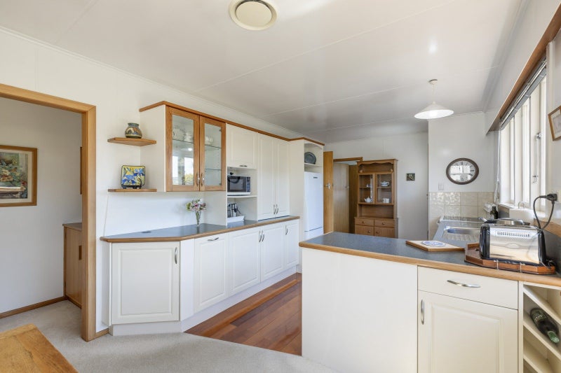 206B Tukapa Street, Westown, New Plymouth - Carousel 2