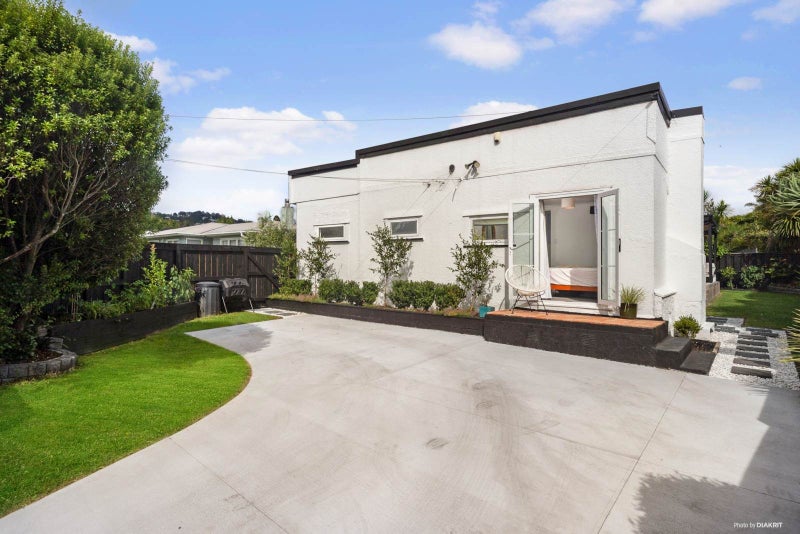 1/39 Stottholm Road, Titirangi, Auckland - Carousel 1