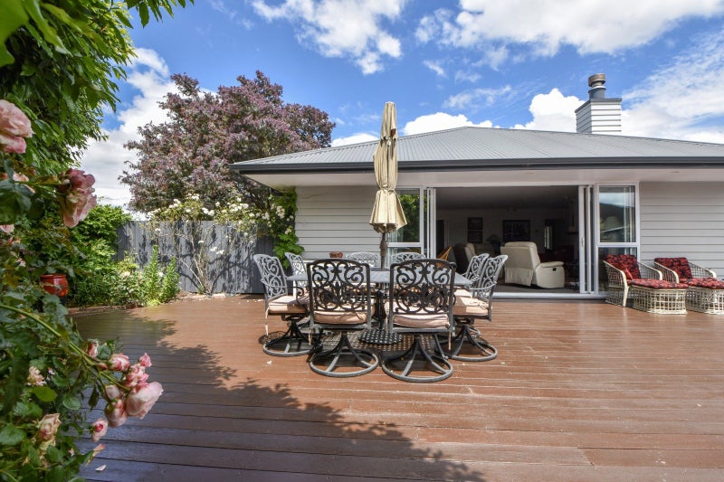 5 Warrington Court, Carterton - Carousel 2