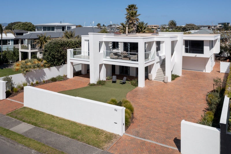94 Marine Parade, Mount Maunganui, Tauranga, Bay Of Plenty - Carousel 1