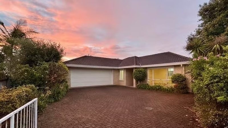 10 Nephin Place, East Tamaki Heights, Auckland - Carousel 1