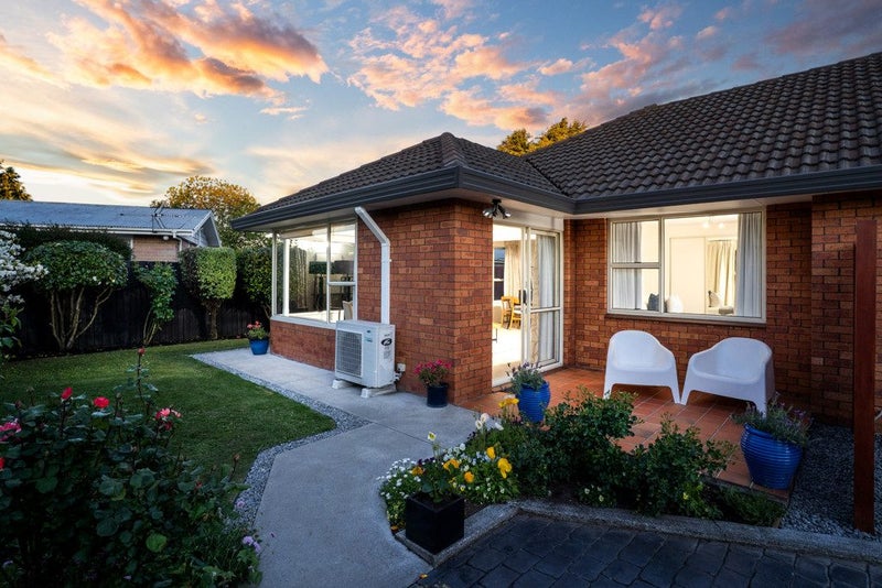 2/3 Cottesmore Close, Burnside, Christchurch - Carousel 1