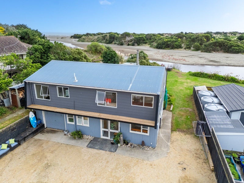 21 Manga-Pirau Street, Waikawa Beach, Horowhenua, Manawatu / Whanganui - Carousel 1