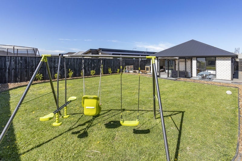 19 Croydon Street, Woodend, Woodend - Carousel 1