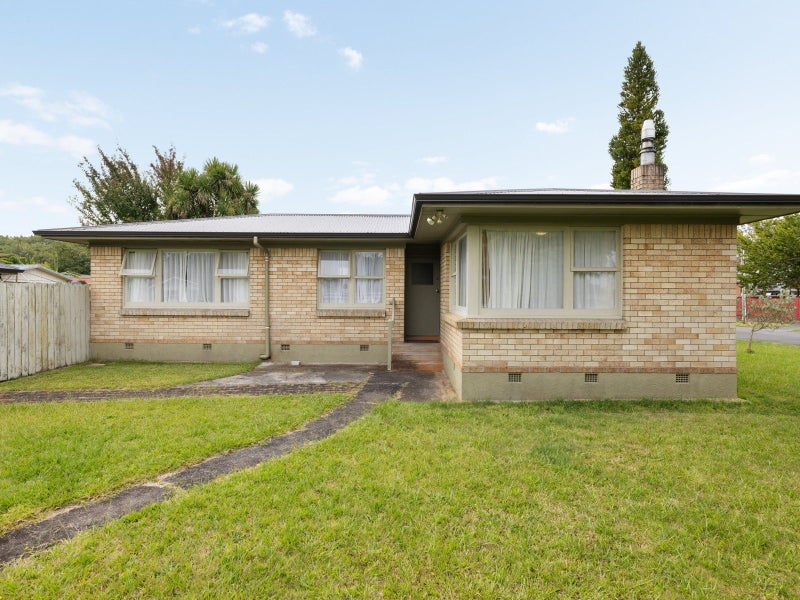 112 Fitzroy Avenue, Fitzroy, Hamilton - Carousel 2