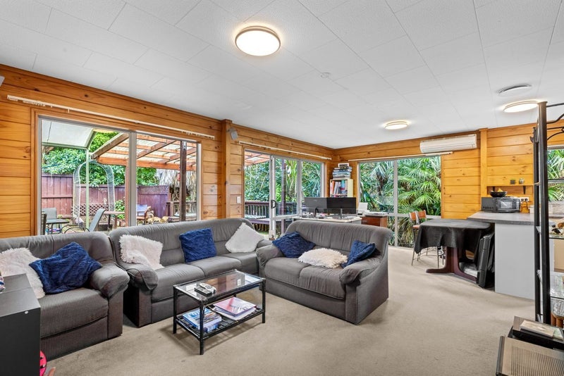 46 Easton Park Parade, Glenfield, Auckland - Carousel 1