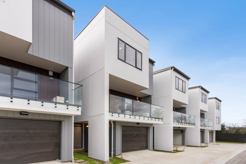 789D East Coast Road, Northcross, Auckland - Carousel 1