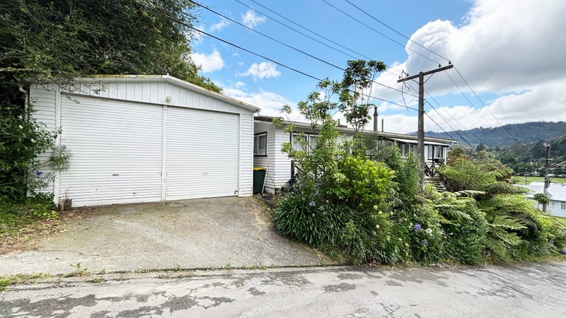 37 Bird Grove, Stokes Valley, Lower Hutt, Wellington - Carousel 1