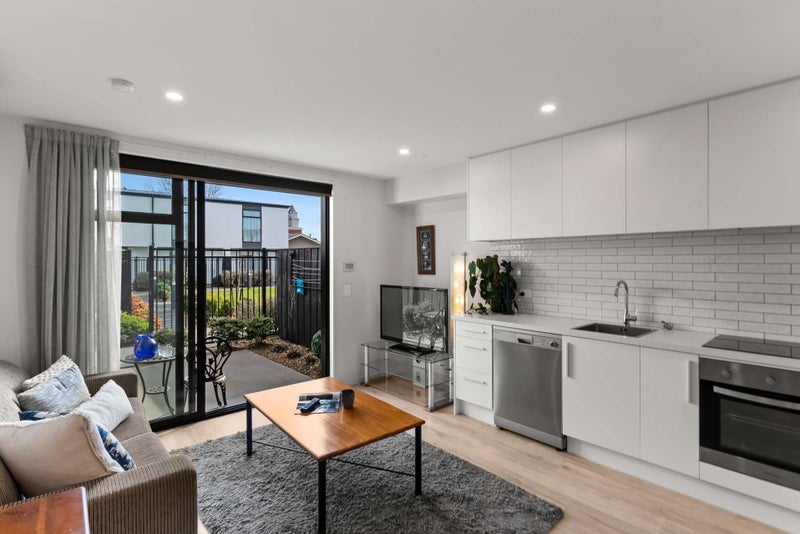 7/16 New Brighton Road, Shirley, Christchurch - Carousel 1