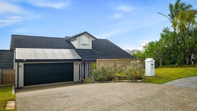 26 Admirals Court Drive, Greenhithe, Auckland - Carousel 1