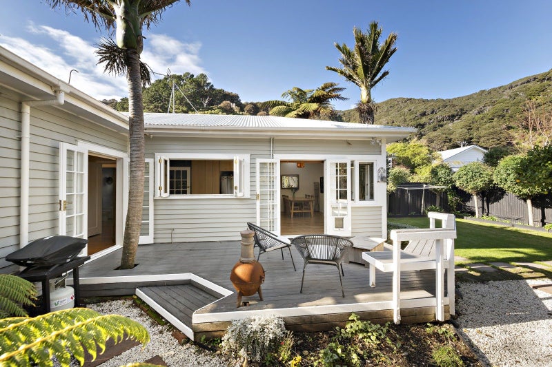 3 Ngaio Street, Eastbourne, Lower Hutt - Carousel 1