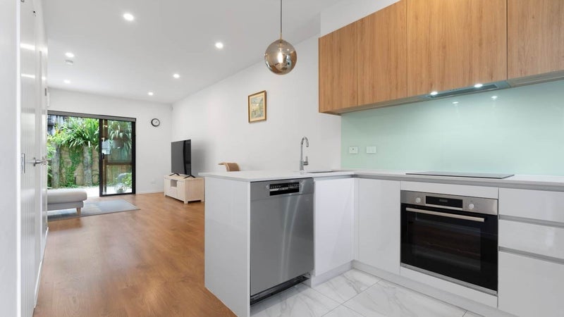 12/26 Springvale Drive, Fairview Heights, Auckland - Carousel 1