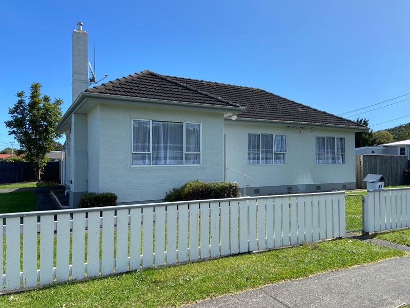 27 Roberts Avenue, Aramoho, Whanganui - Carousel 1