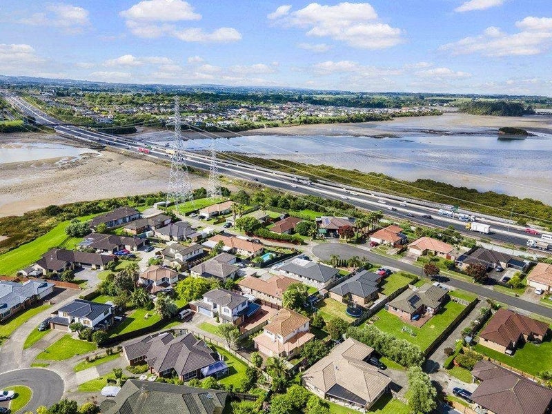 21 Waione Court, Takanini, Auckland - Carousel 13