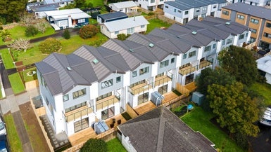 8/7 Ranui Station Road, Ranui, Auckland - Carousel 1