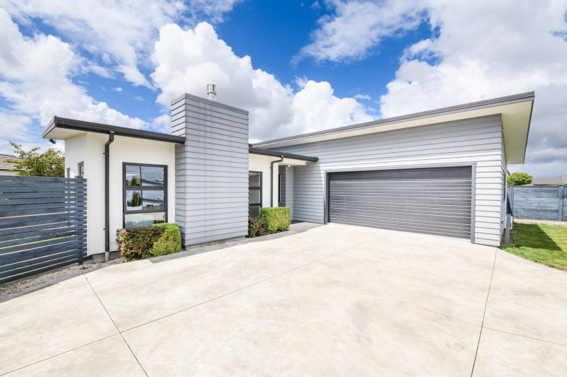 32 Dogwood Way, Milson, Palmerston North - Carousel 1