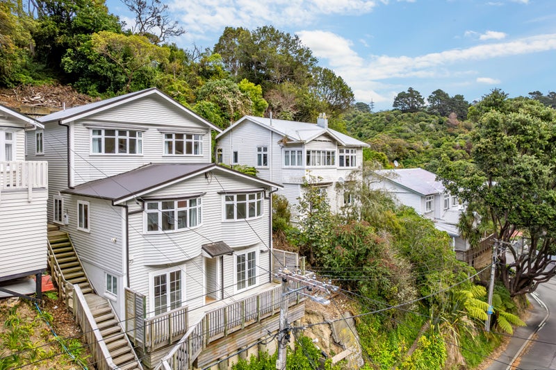 22 Adams Terrace, Aro Valley, Wellington - Carousel 1