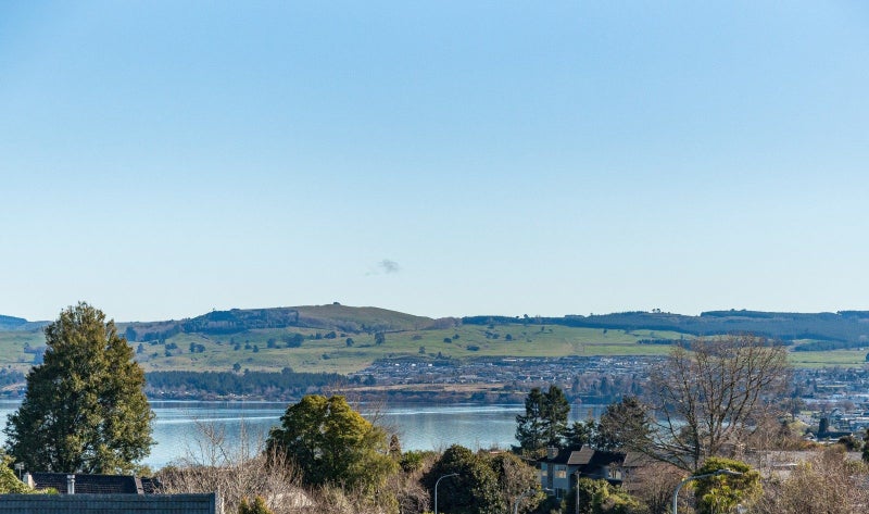 1/81 Shepherd Road, Waipahihi, Taupo - Carousel 1