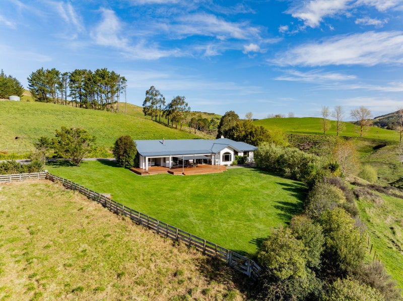 34 Waipuka Road, Havelock North, Hastings - Carousel 1