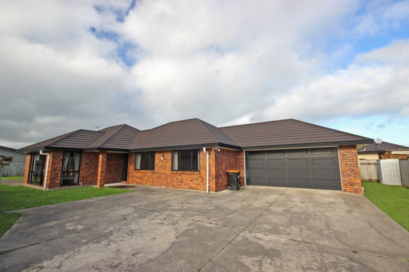 10 Cleveland Heights, Kelvin Grove, Palmerston North - Carousel 1