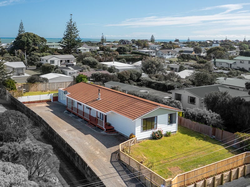 11 Atua Street, Waikanae Beach, Waikanae - Carousel 1